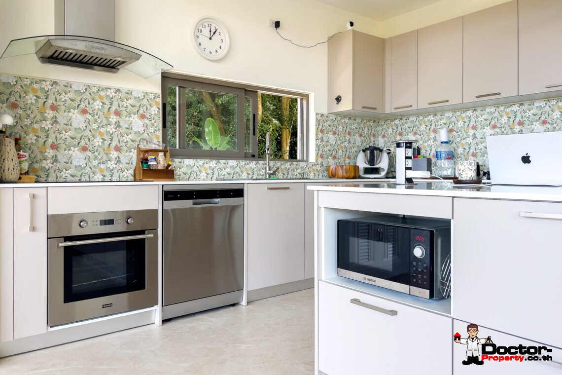 3 Bedroom Pool Villa with Partial Sea View in Bo Phut, Koh Samui – For Sale